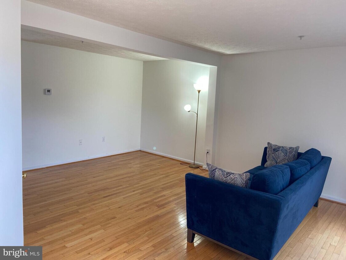 8111 Silver Fox Way, Chesapeake Beach, MD 20732 Townhome Rentals in