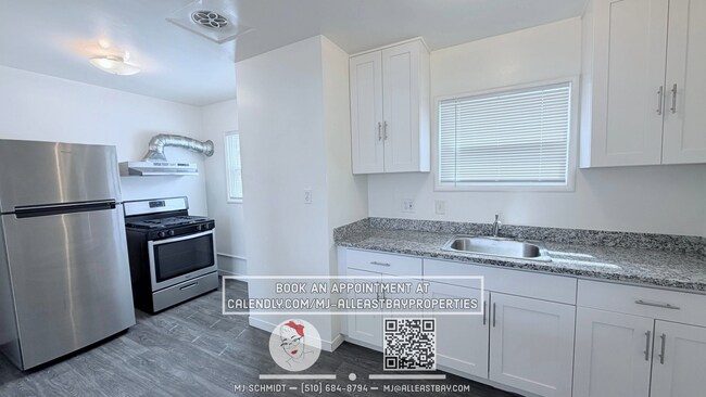 Foto del edificio - Remodeled top floor 1 Bd with hardwood flooring and spacious modern kitchen $1850