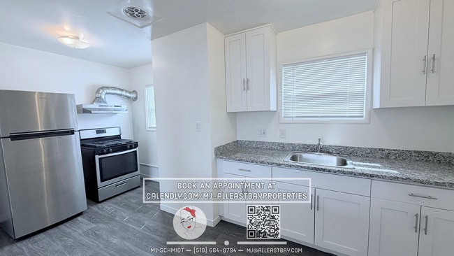 Building Photo - Remodeled top floor 1 Bd with hardwood flooring and spacious modern kitchen $1850