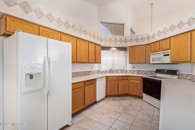Building Photo - 638 S Sierra Nevada Dr