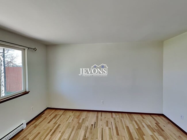 Foto del edificio - $250 Off First Month's Rent! Easy access to Nob Hill Blvd, 16th Ave, and Summitview Ave for commu...