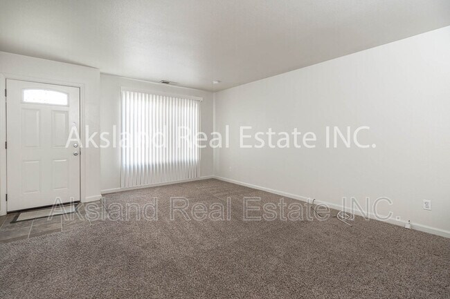 Foto del edificio - 708 Robert Ave