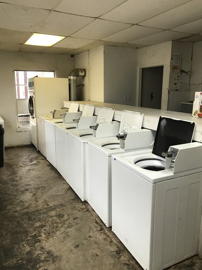 201 E Henderson St, Overton, TX 75684 Apartments in Overton, TX