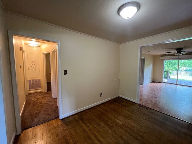 Building Photo - 1411 Landis Drive