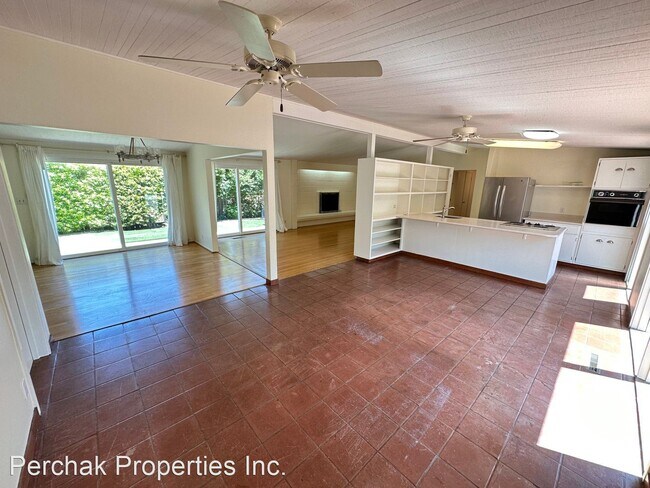 Foto del edificio - 5 br, 2 bath House - 3185 Lucas Circle