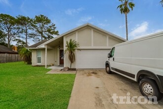 Building Photo - 1423 La Paloma Cir