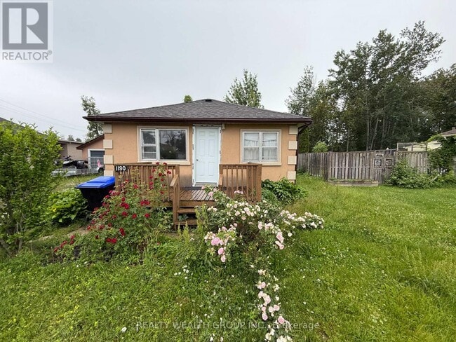 Photo du bâtiment - 1190 Maple Rd