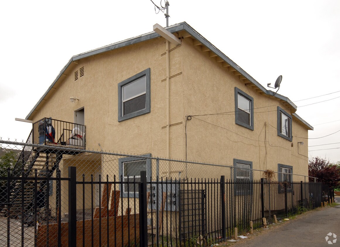 Building Photo - 3416-3418 Walton Ave