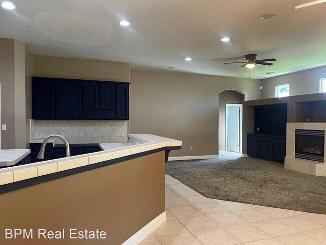 Building Photo - 4 br, 3 bath House - 1933 Kellie Marie St.