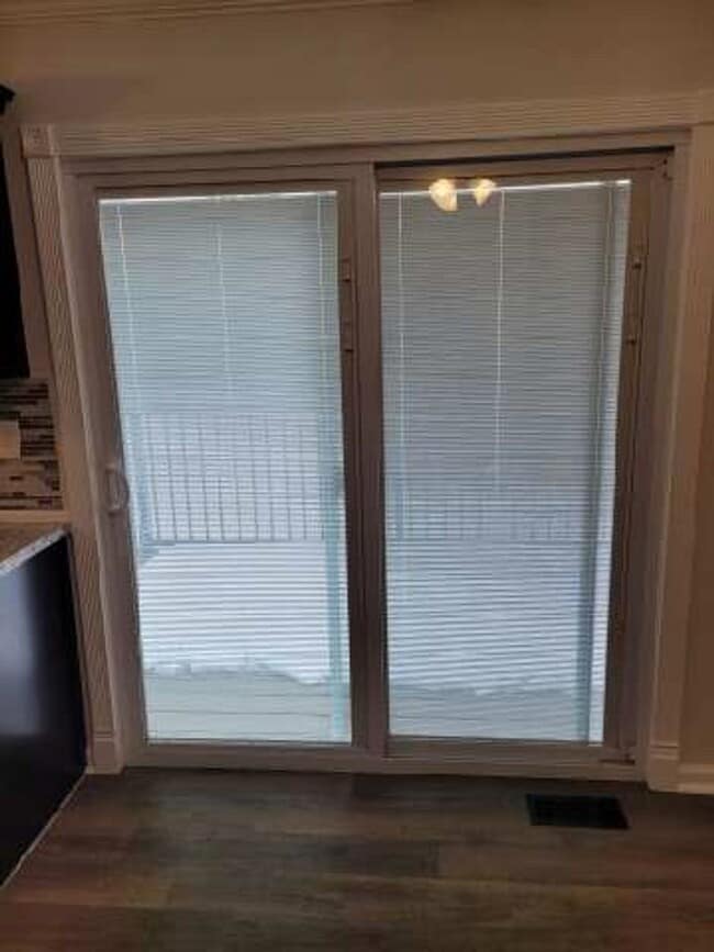 Building Photo - 3 Bedroom 2 Bath Camanche IA 815-275-3632