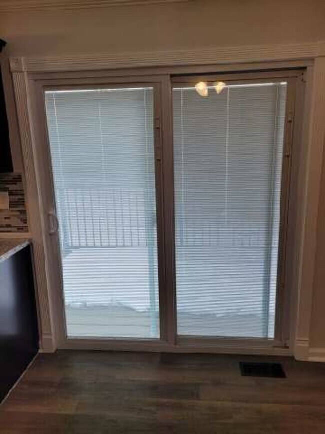 Foto del edificio - 3 Bedroom 2 Bath Camanche IA 815-275-3632