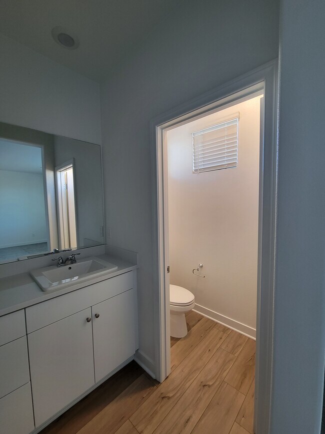 Separate toilet master - 15958 Lasselle St