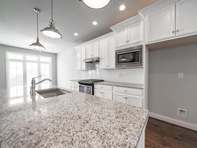 Foto del edificio - 3 bed 2.5 bath - Luxury Living Meets Subur...