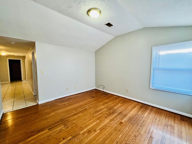 Foto del edificio - Spacious 3BR ranch in the Hazelwood neighb...