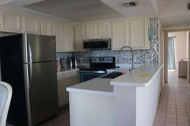 Building Photo - 115 E Amberjack St