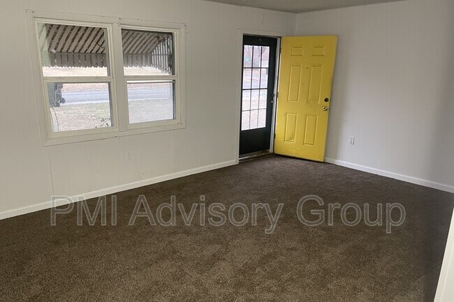 Building Photo - 3537 SE Dupont Pl