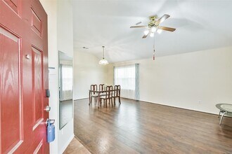 Building Photo - 2205 Day Dr