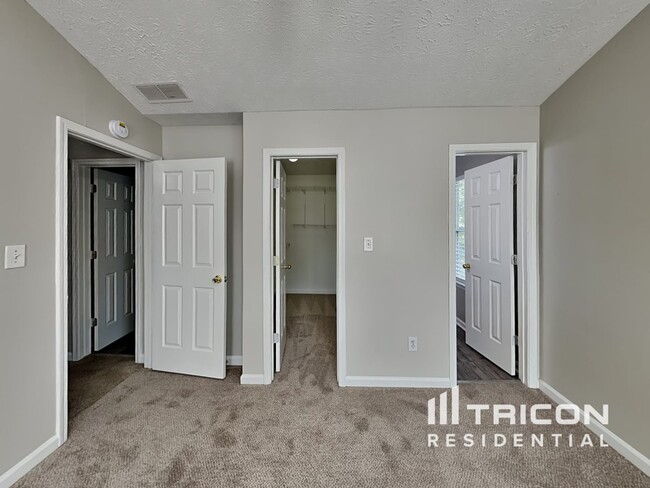 Building Photo - 5723 3 Lakes Dr