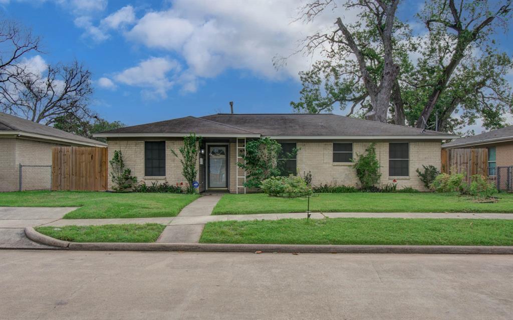 Foto principal - 502 Guyer St