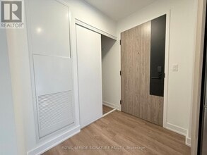 Building Photo - 1007 The Queensway