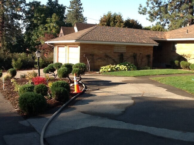 Foto del edificio - Audubon Area 3 Bedroom 2 Bath Brick Rancher with Spokane River Views