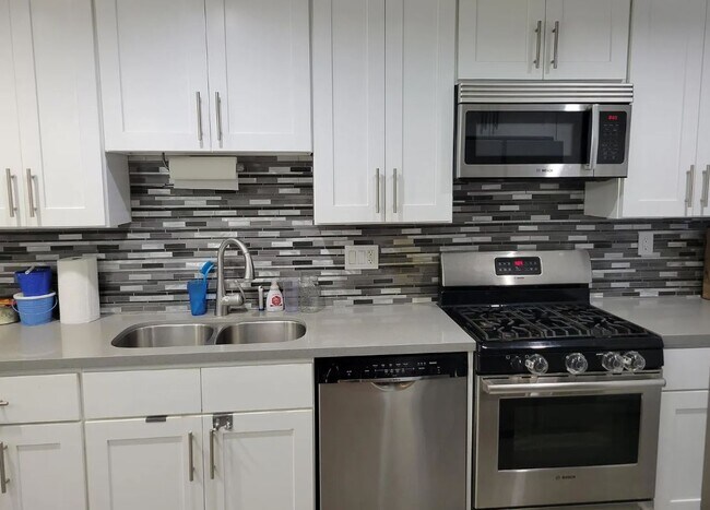 Building Photo - 4327 Freedom Dr