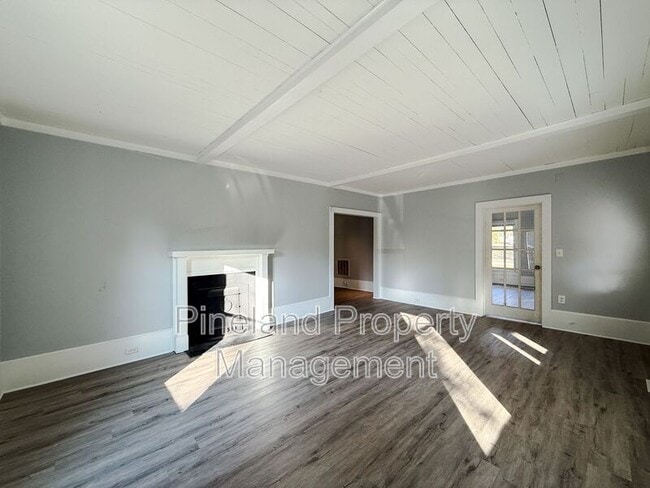 Building Photo - 413 E Donaldson Ave