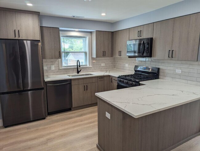 Building Photo - 8143 Marion Dr