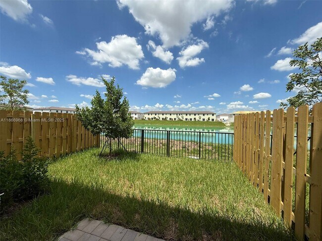 Foto del edificio - 2794 SE 26th Ave