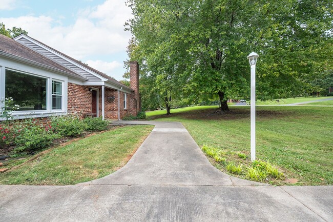 Foto del edificio - 4 Bedroom Home in Boonsboro/Bedford County