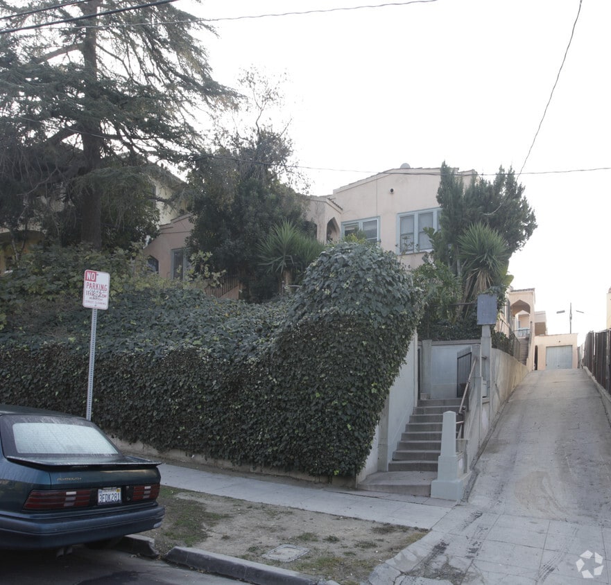 Primary Photo - 3936-3940 Marathon St