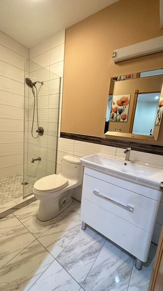 Foto del edificio - 5716 N Campbell Ave