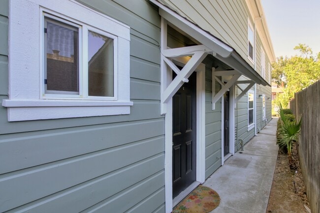 Building Photo - 3108 2nd Ave