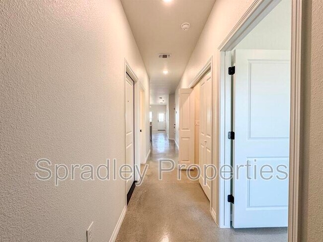 Foto del edificio - 207 Juniper Dr