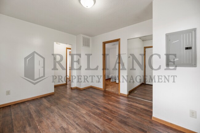 Building Photo - 2147 N Park Pl