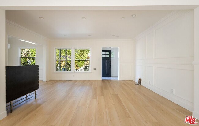 Foto del edificio - 4051 Beverly Glen Blvd