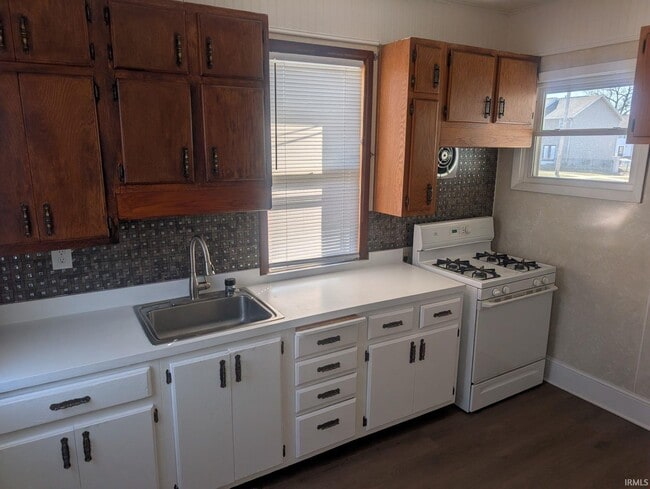 Building Photo - 925 Cedar St