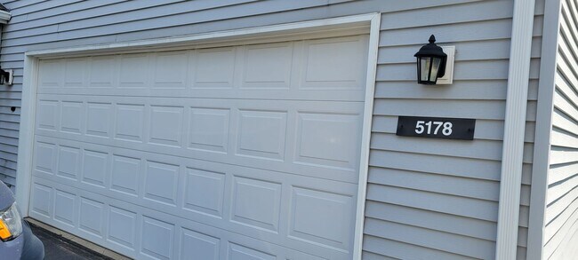 Foto del edificio - Newly Refreshed 2 bedroom in HOA