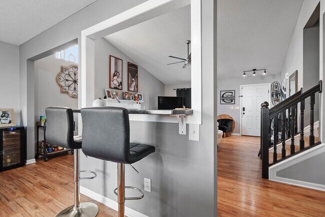 Foto del edificio - 5512 Meadow Passage Dr