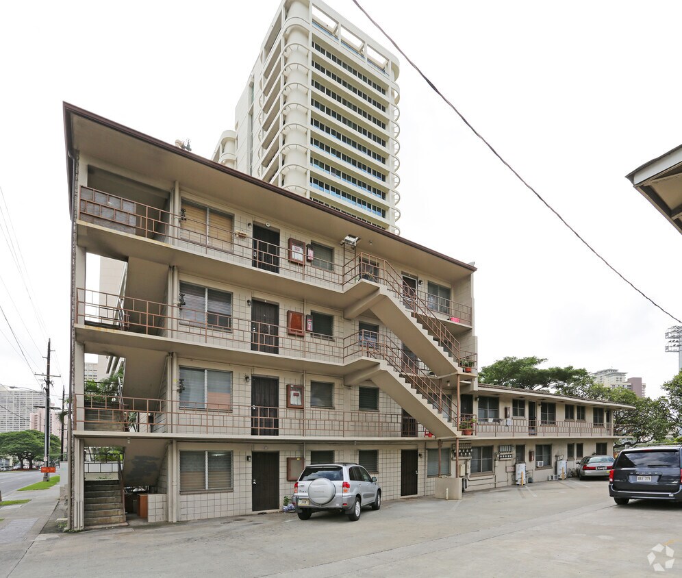 Building Photo - 2215 Kapiolani Blvd