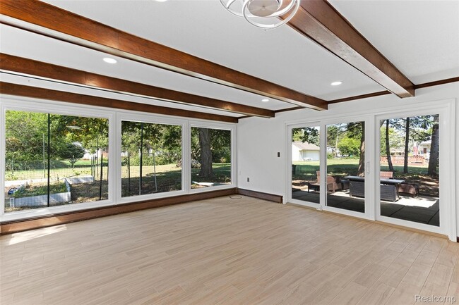 Building Photo - 3765 Ruthland Rd