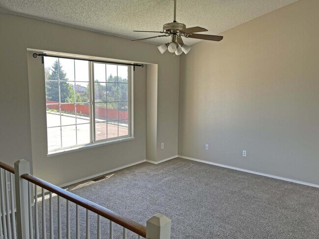 Building Photo - 2215 Lisa Dr