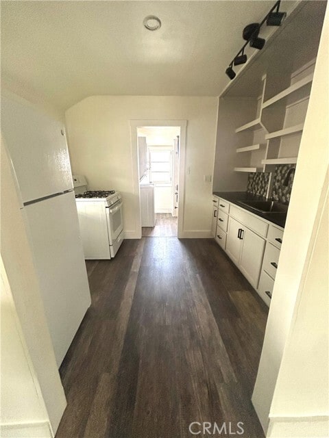 Building Photo - 6623 La Luna Ave