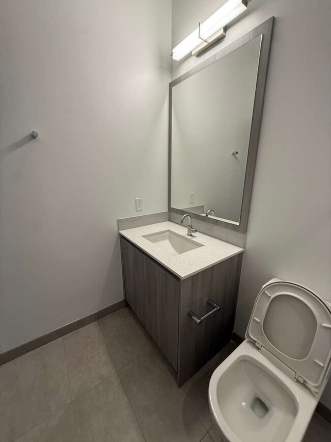 Building Photo - 2947 Coconut Ave