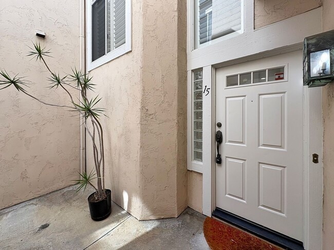 Foto del edificio - Beautiful 2B/2.5BA Two-Story Home with AC,...