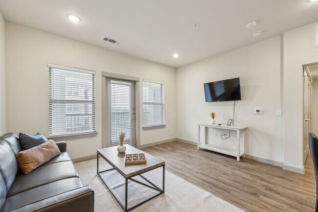 Foto del edificio - 2051 Mayfield Pkwy