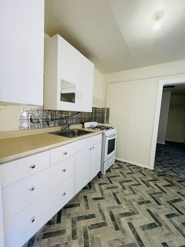 Building Photo - 316 6th St