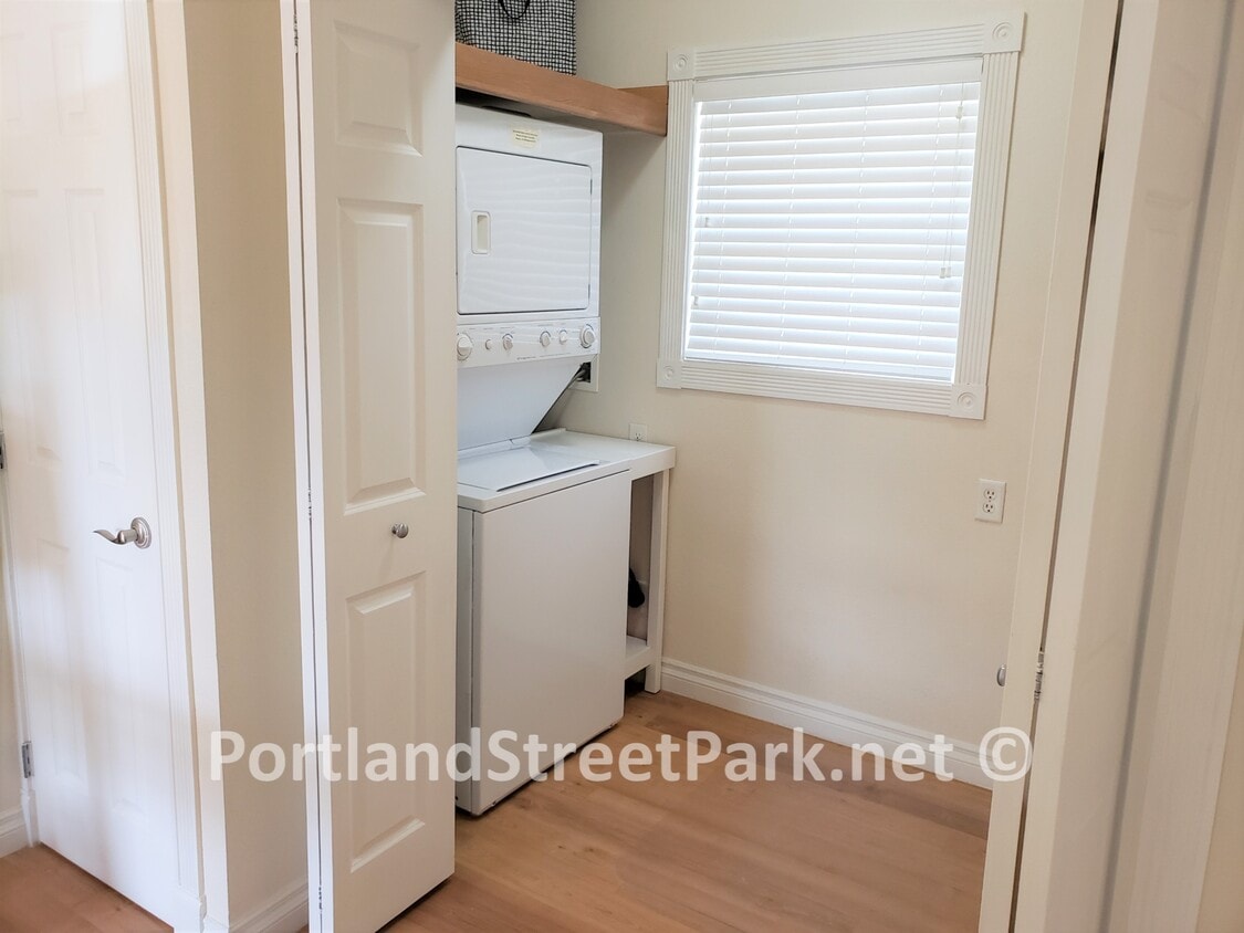 Full-size washer and dryer - 2945 Portland St