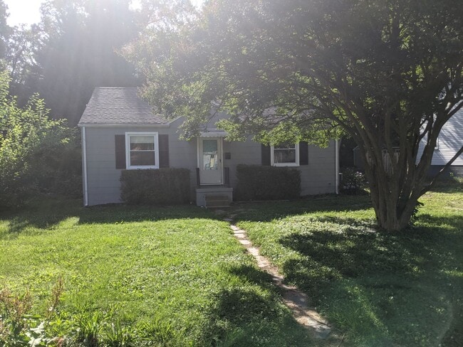 Building Photo - 1807 Westhill Rd