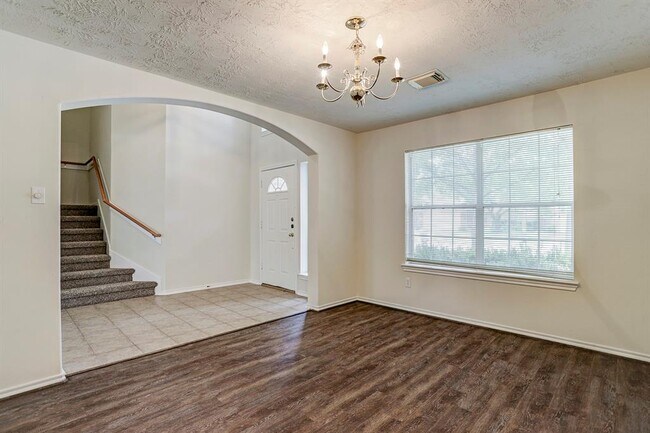 Building Photo - 15327 Court Green Trail